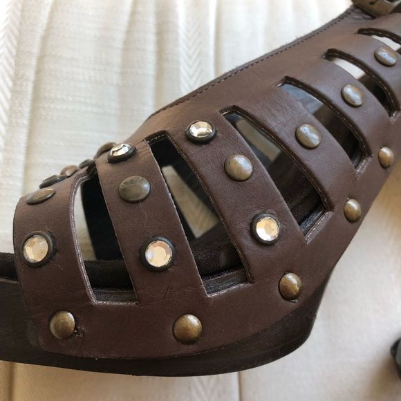 Isabella Fiore Cut-Out Studded Leather Sandals - Picture 11 of 15